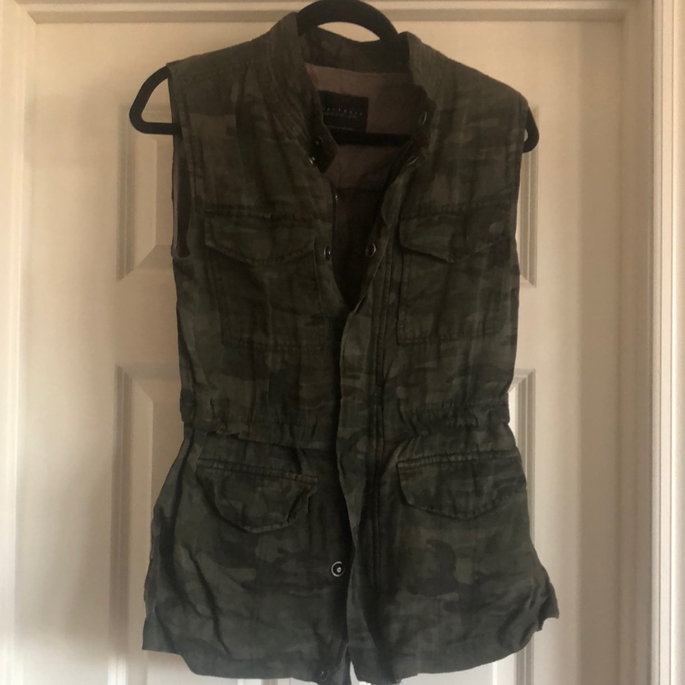 Sanctuary Camo Light Weight Vest